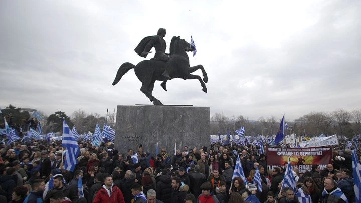 Tρέμουν την οργή των Μακεδόνων: Αλλαξαν το χώρο εκδήλωσης οι ΣΥΡΙΖαίοι – Καταποντίζεται η Κυβέρνηση – Τι δείχνουν οι κρυφές μετρήσεις